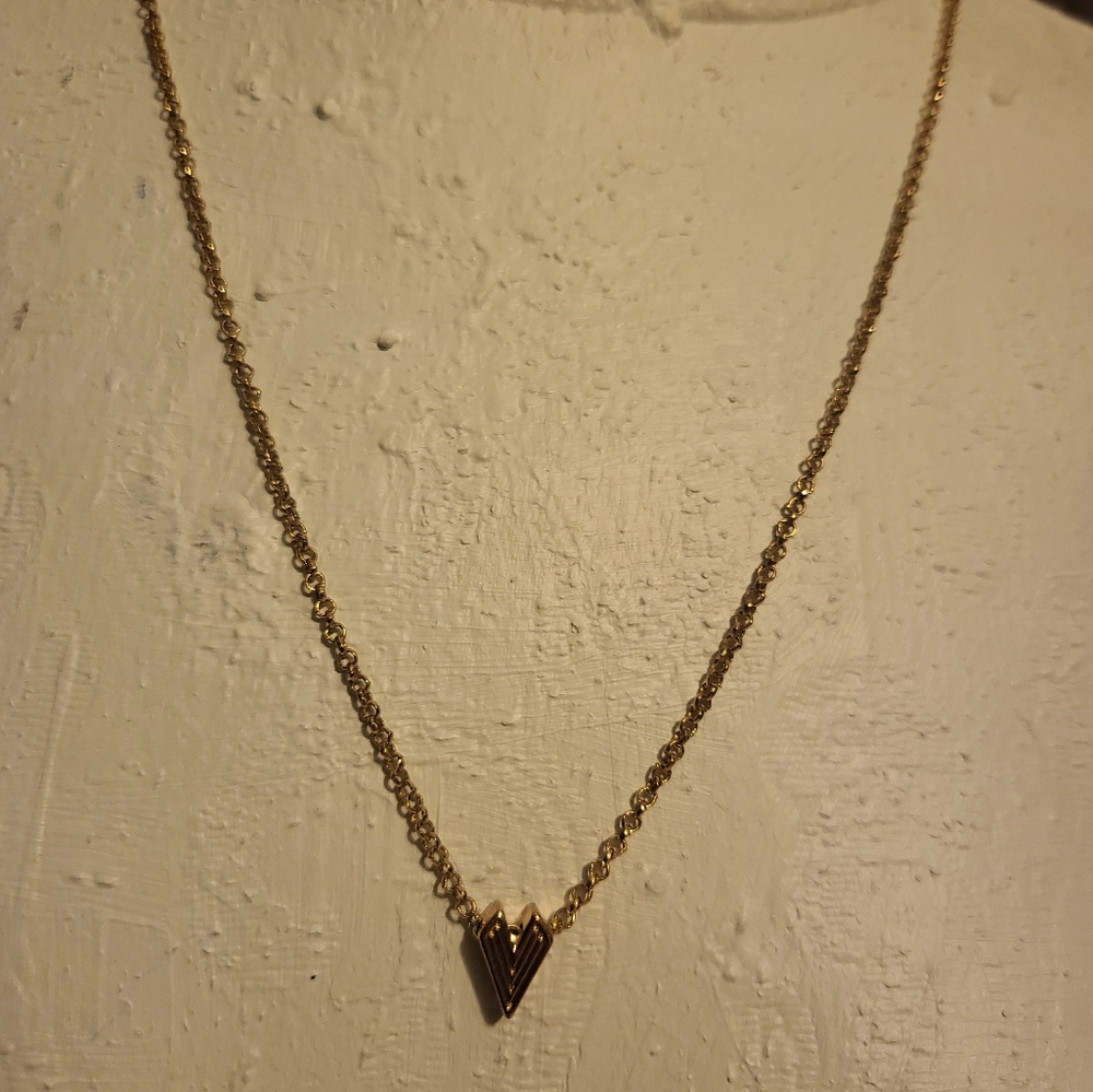 NEW Vince Camuto Simple V Elegant Gold Necklace